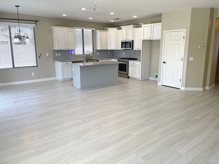 38205 W Montserrat St — Photo 11