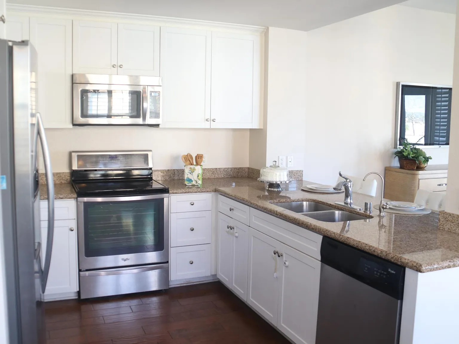 2 bed, 1290 sqft, $3,500 — Photo 2
