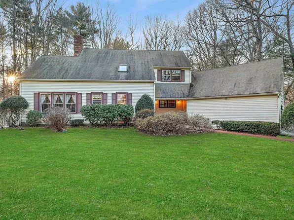 276 Old Farm Rd, Hanover, MA 02339