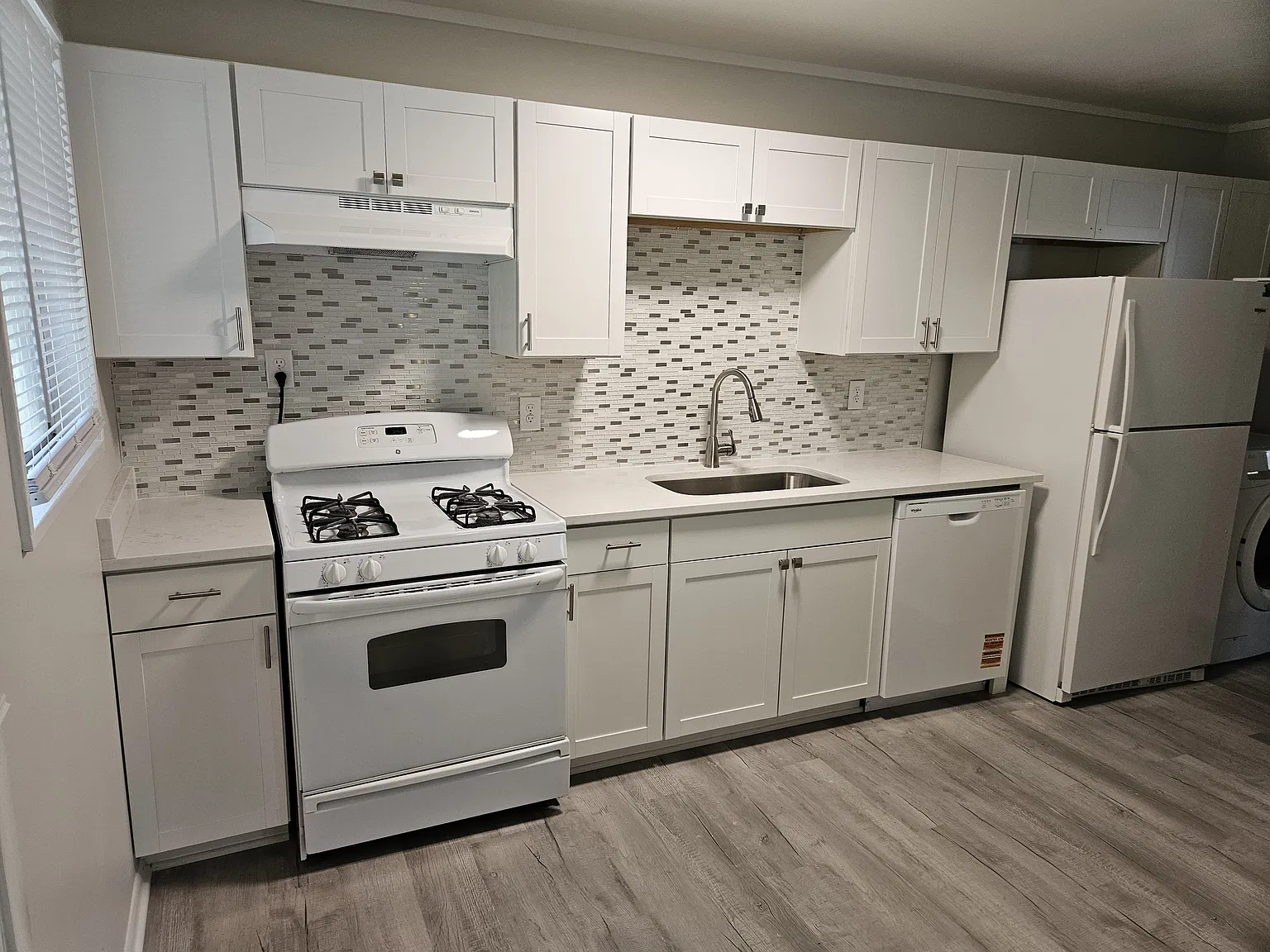 3 bed, 1.5 bath, 1311 sqft, $1,800 — Photo 2