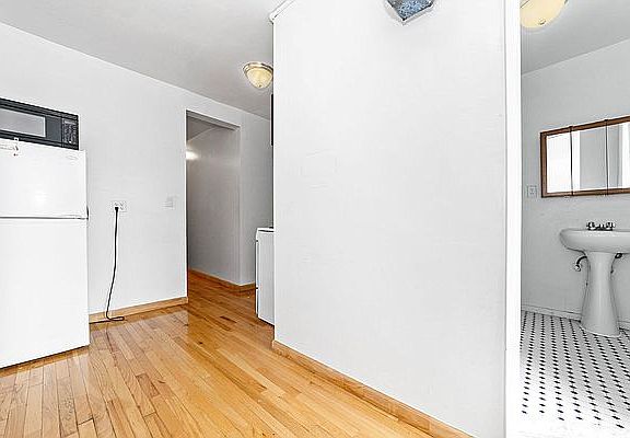 3rd image of 231 E 117th St APT 1E