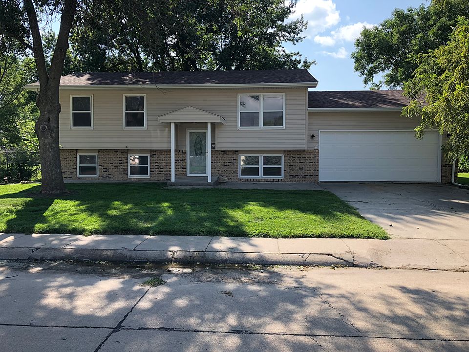 1005 Hill Street Holdrege NE