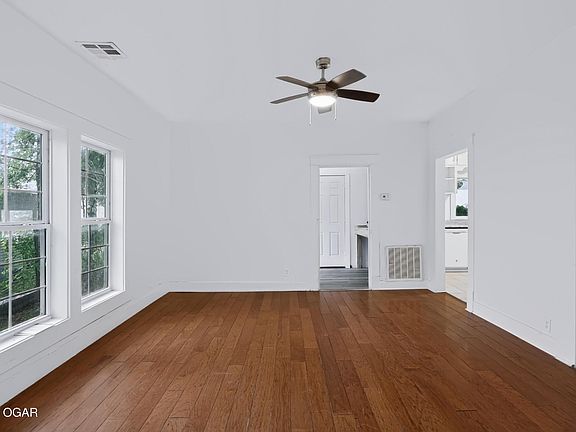 5th image of 529 Military Ave