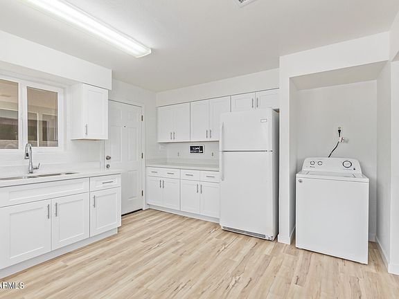 5th image of 1036 N CAMPBELL Drive