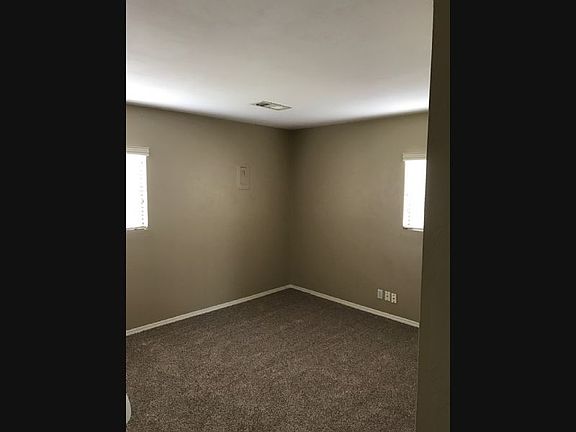 5th image of 1630 Hoffman Dr NE
