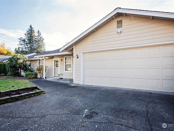 2nd image of 2521 28th Avenue SE