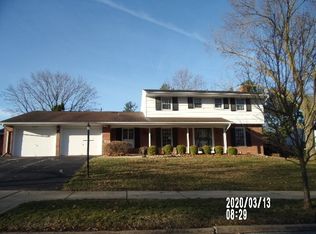 211 Fleetwood Dr, Bloomington, IL