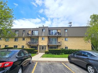 584 Fairway View Dr APT 2J, Wheeling, IL 60090