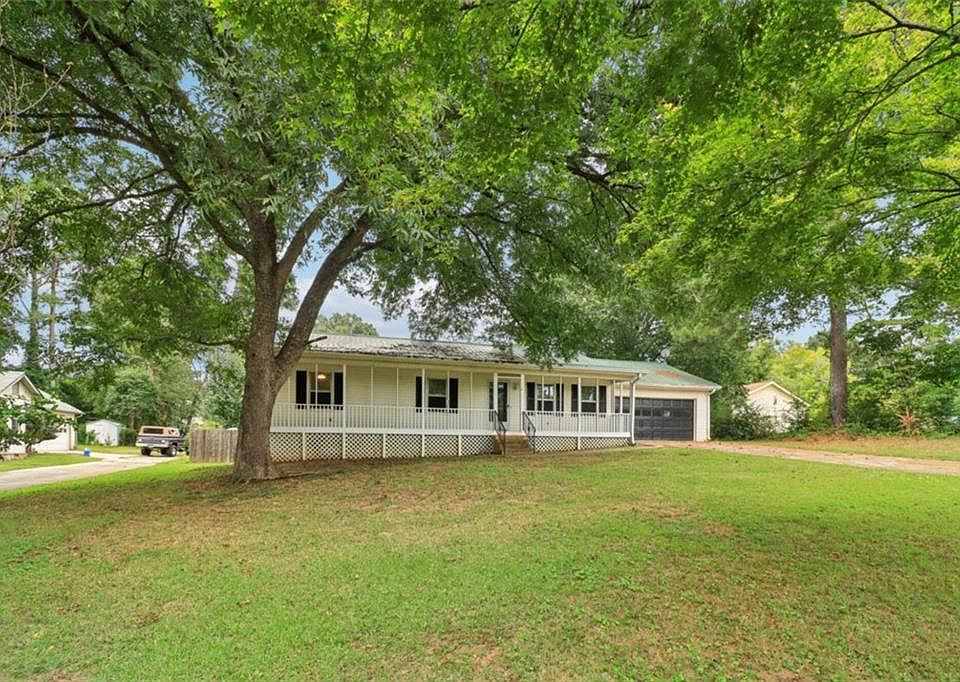1st image of 220 W Honeysuckle Ln