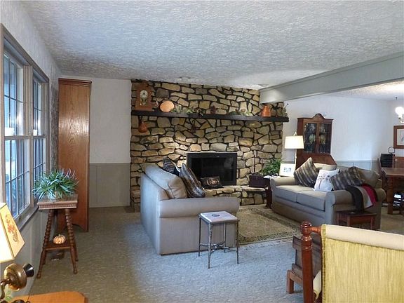 2nd image of 1045 Hoover Cir