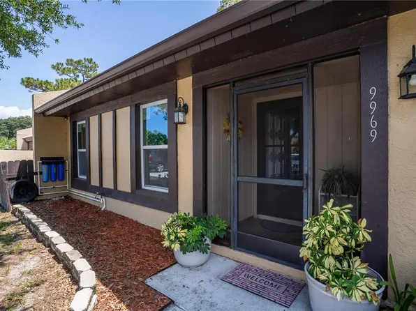 9969 88th St N, Seminole, FL 33777