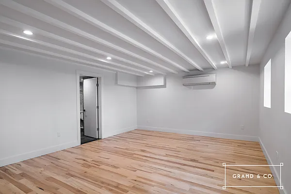 Rented by Grand & Co. | media 9