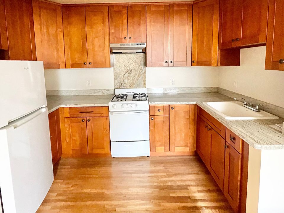 1st image of 2650 Franklin St #19