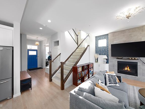 5th image of 11263 243b St