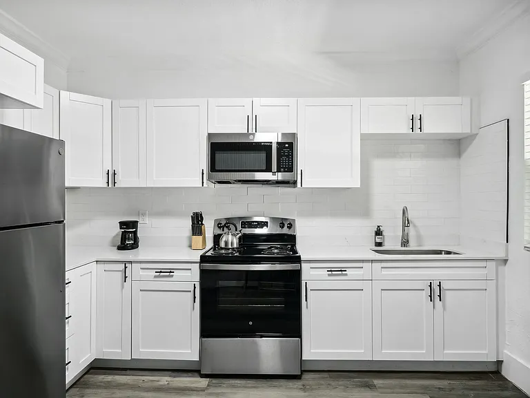 806 E Chelsea St #4A — Photo 4