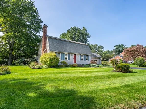 34 Pine St, Oxford, MA 01540