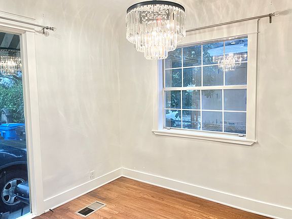 5th image of 1249 N Beachwood Dr