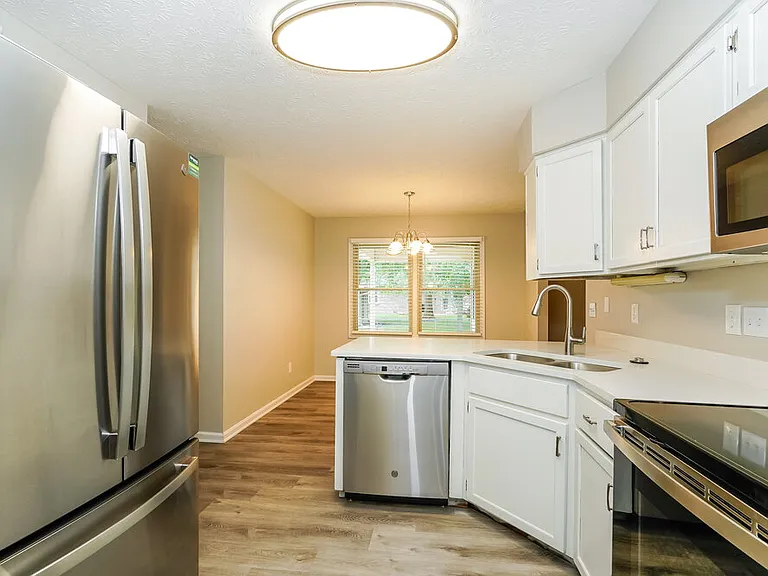 3124 Eastpointe Dr — Photo 7