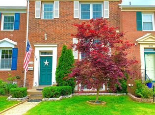8126 Sleepy View Ln, Springfield, VA 22153