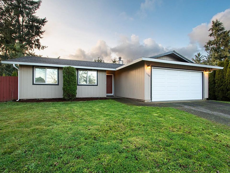 1st image of 1300 SE Briarwood Dr