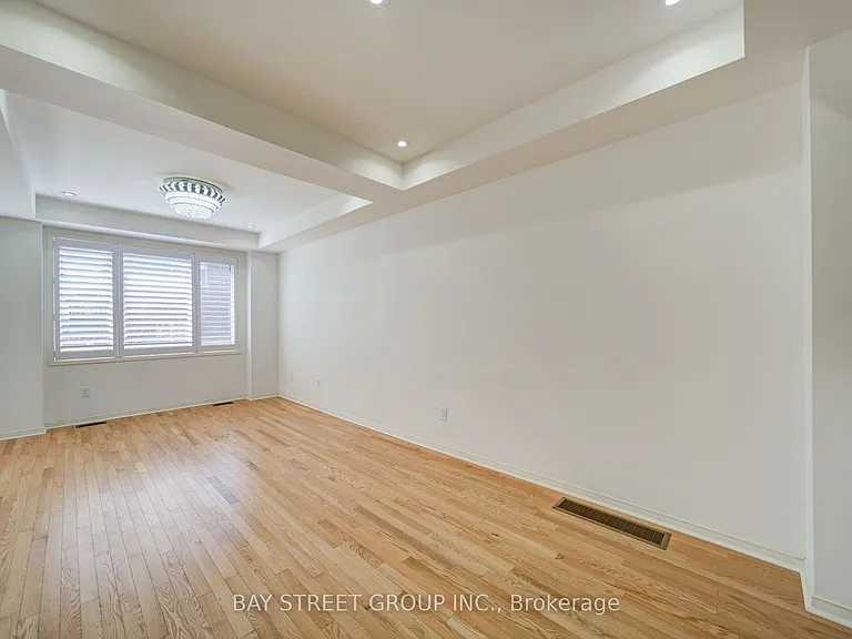 114 Ness Dr — Photo 4