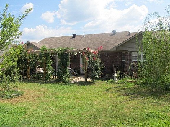2nd image of 219 Eagles Nest Ln