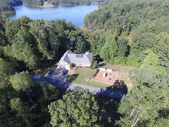 3rd image of 398 Grace Dr
