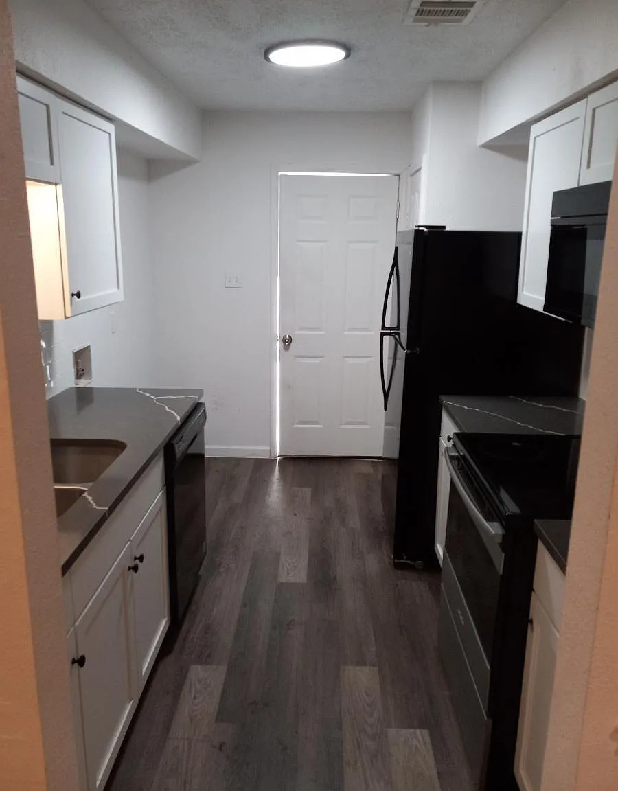 2 bed, 2.0 bath, 1036 sqft, $1,400 — Photo 2
