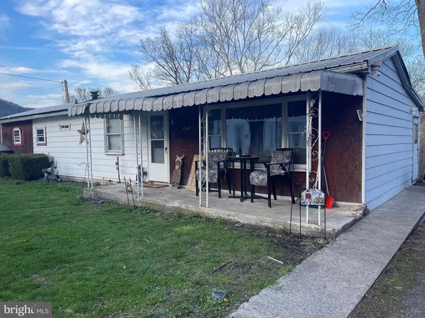 6 N Water St, Mc Veytown, PA 17051