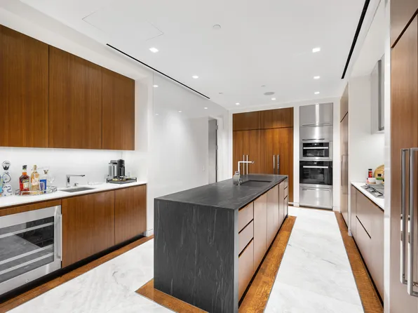155 East 79th Street MAISONETTE image 3 of 18