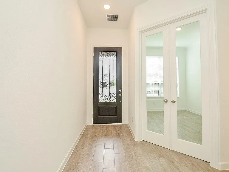 3811 Hermitage Dr — Photo 10