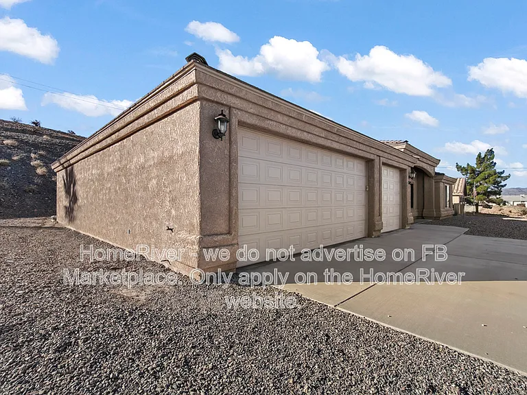 4042 Columbia Dr — Photo 17