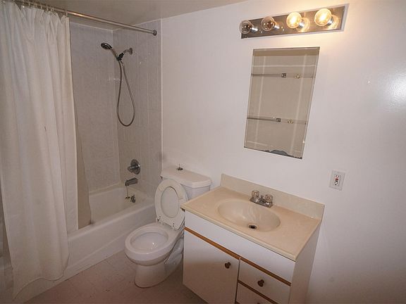 4th image of 2218 41st Ave