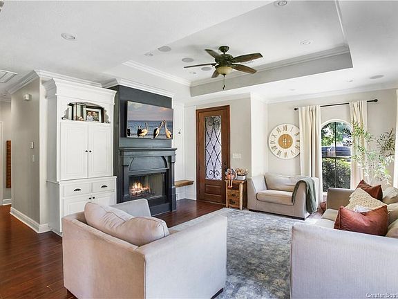 2nd image of 215 River Oaks Dr