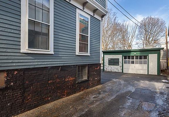 3rd image of 132 High St