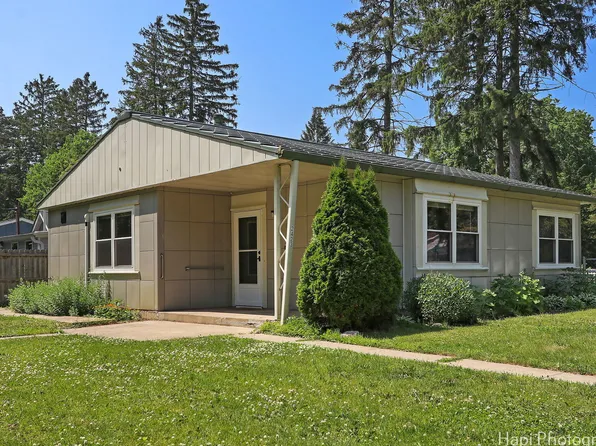 2423 Mogra Dr, McHenry, IL 60050