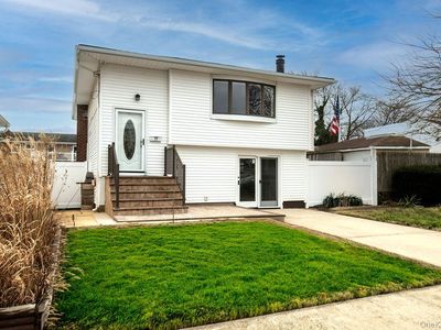 15 E Clearwater Road, Lindenhurst, NY, 11757