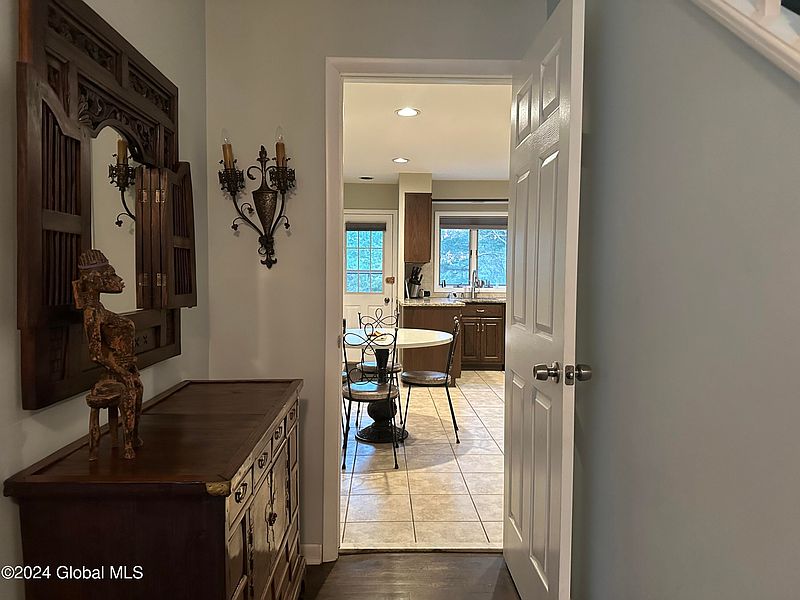 5th image of 929 Northumberland Drive