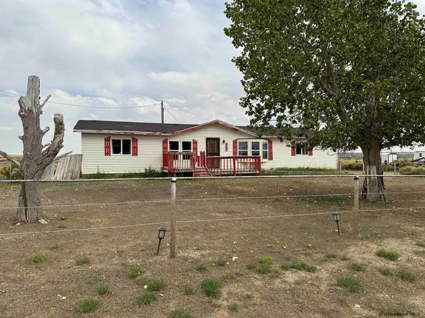 823 Pine St, Medicine Bow, WY 82329