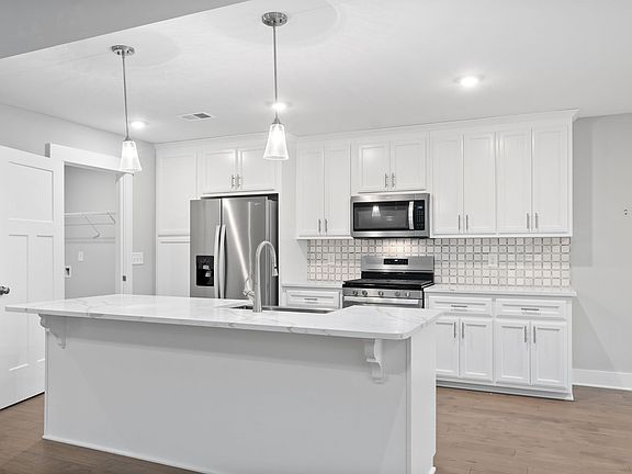 3rd image of 1479 Hereford Blvd