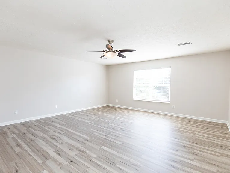 156 Ivy Hill Ln — Photo 2
