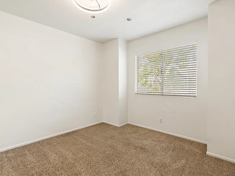 18 Meadowood — Photo 26