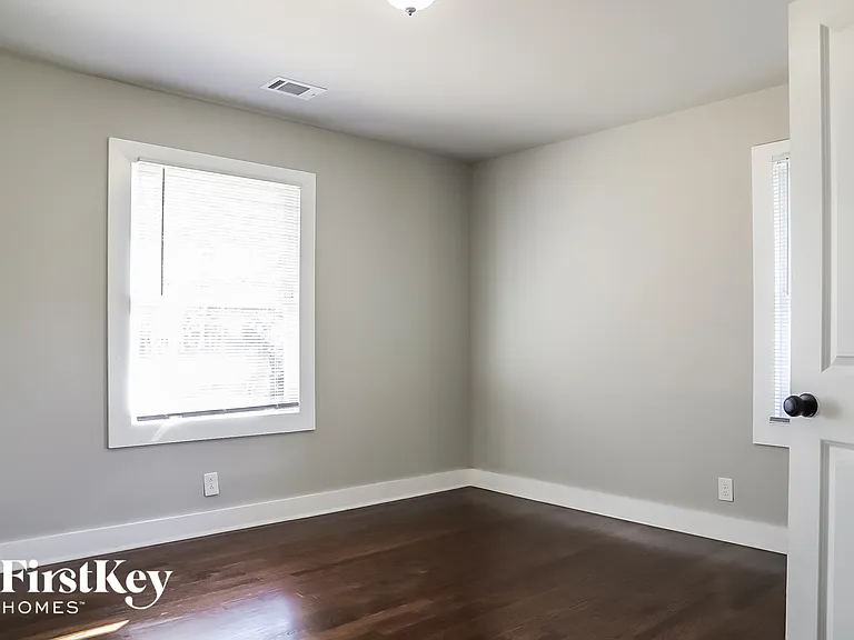 2207 Freydale Rd SE — Photo 10