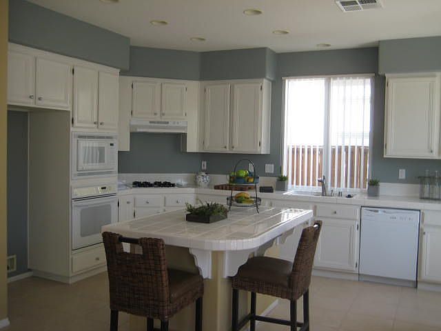 Kitchen with island and breakfast bar