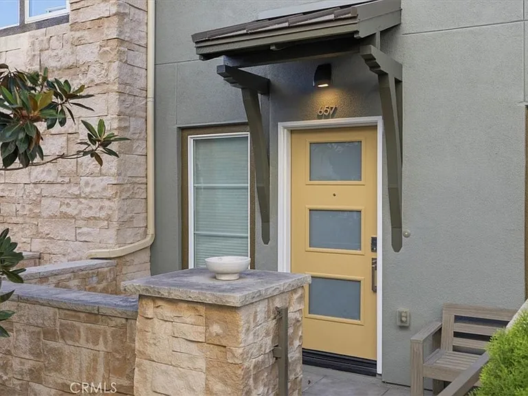 657 Doheny Way — Photo 2
