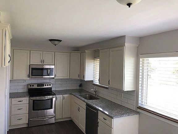 3rd image of 20319 Yale St
