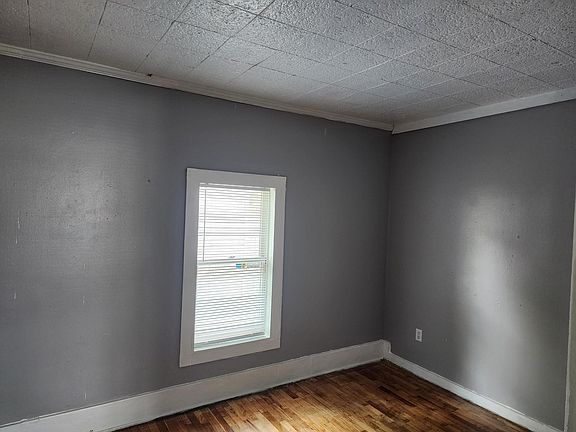 2nd image of 619 McCourtie St