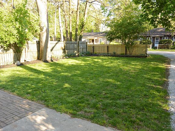 3rd image of 1346 E 72nd St