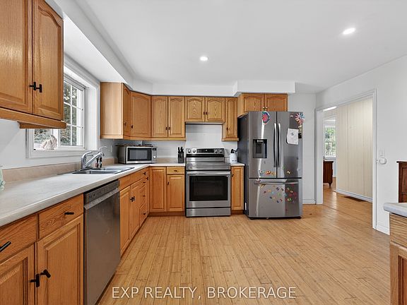 4th image of 2928 Hiscocks Rd