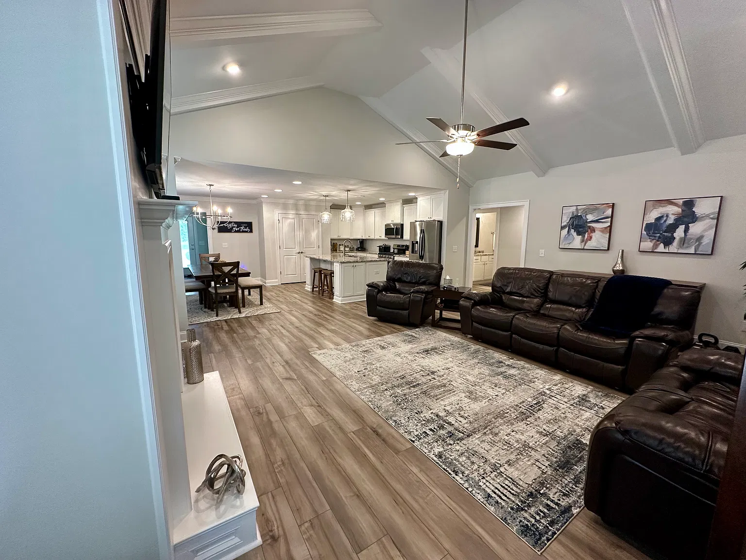 4 bed, 2.5 bath, 2682 sqft, $2,750 — Photo 3
